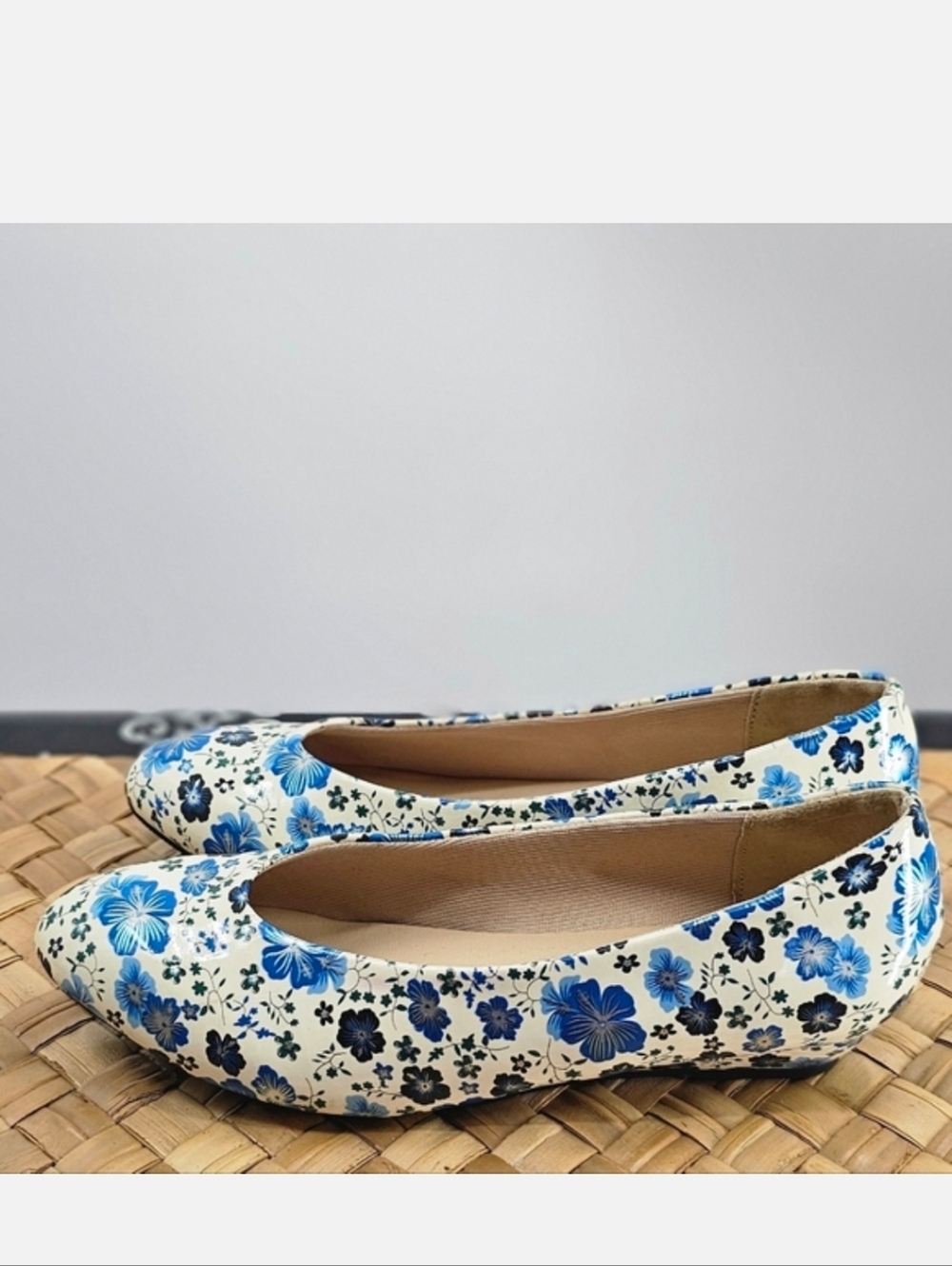 Floral Blue & Cream Y2K Flats Size 8W